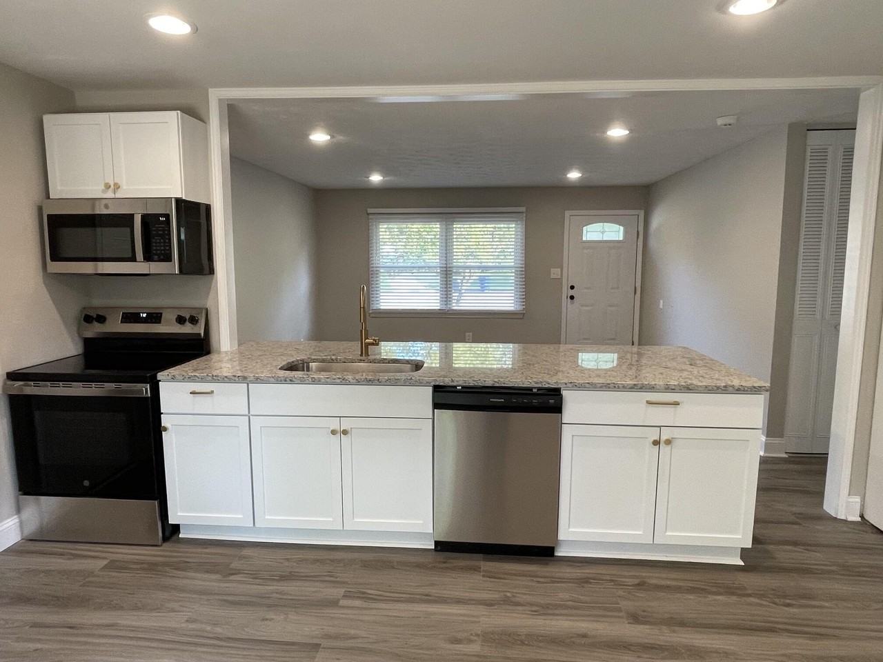 3255 Sutherland Dr - Photo 4 of 23