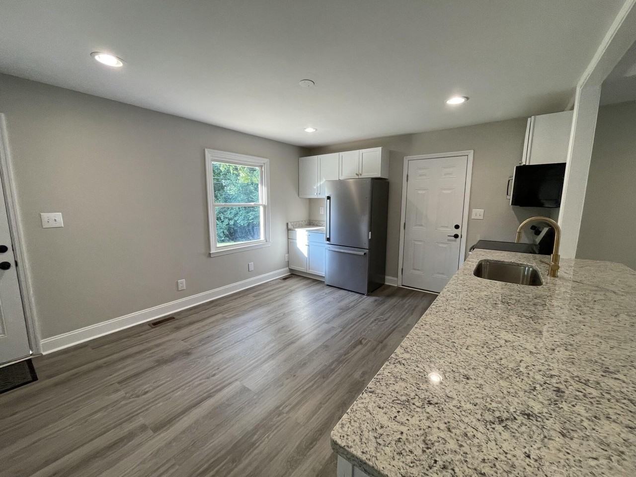 3255 Sutherland Dr - Photo 5 of 23