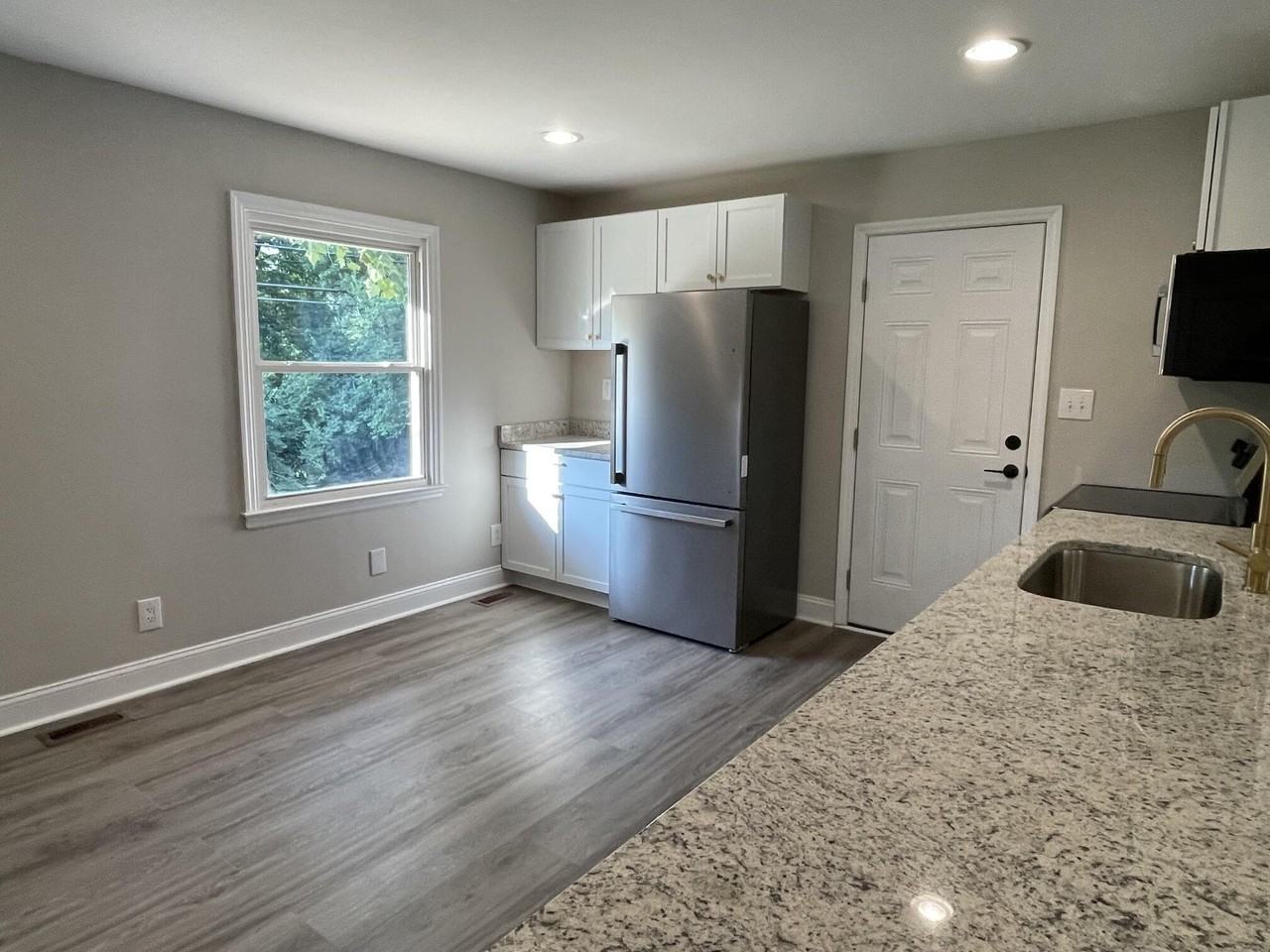 3255 Sutherland Dr - Photo 7 of 23