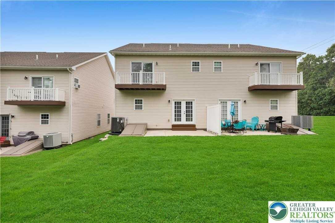 837 16th Ave - Photo 4 of 33