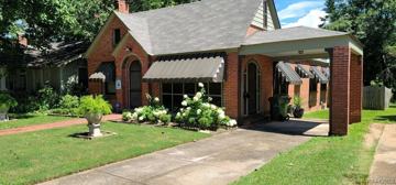 featured image of 1928 Winona Ave