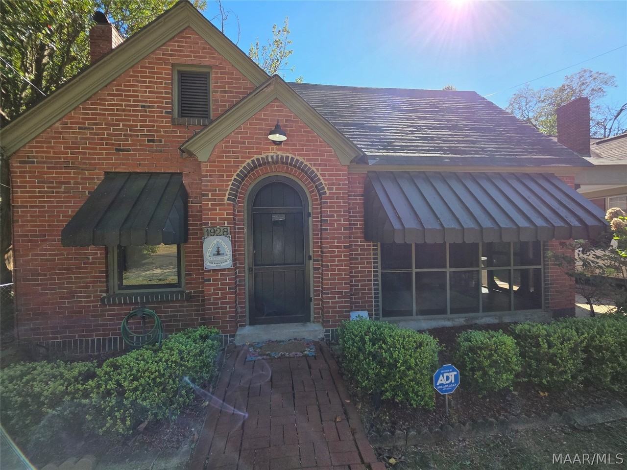 1928 Winona Ave - Photo 2 of 29