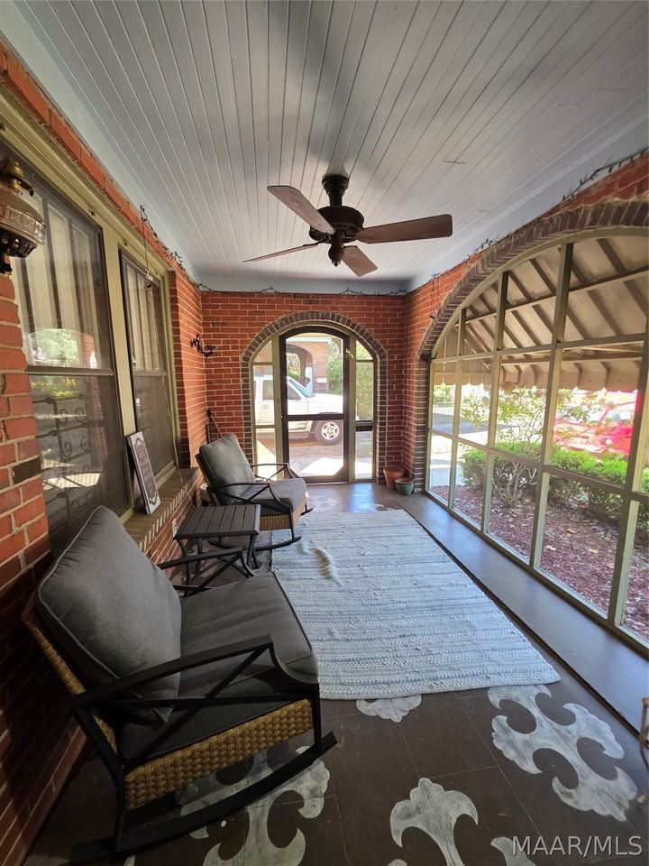 1928 Winona Ave - Photo 4 of 29