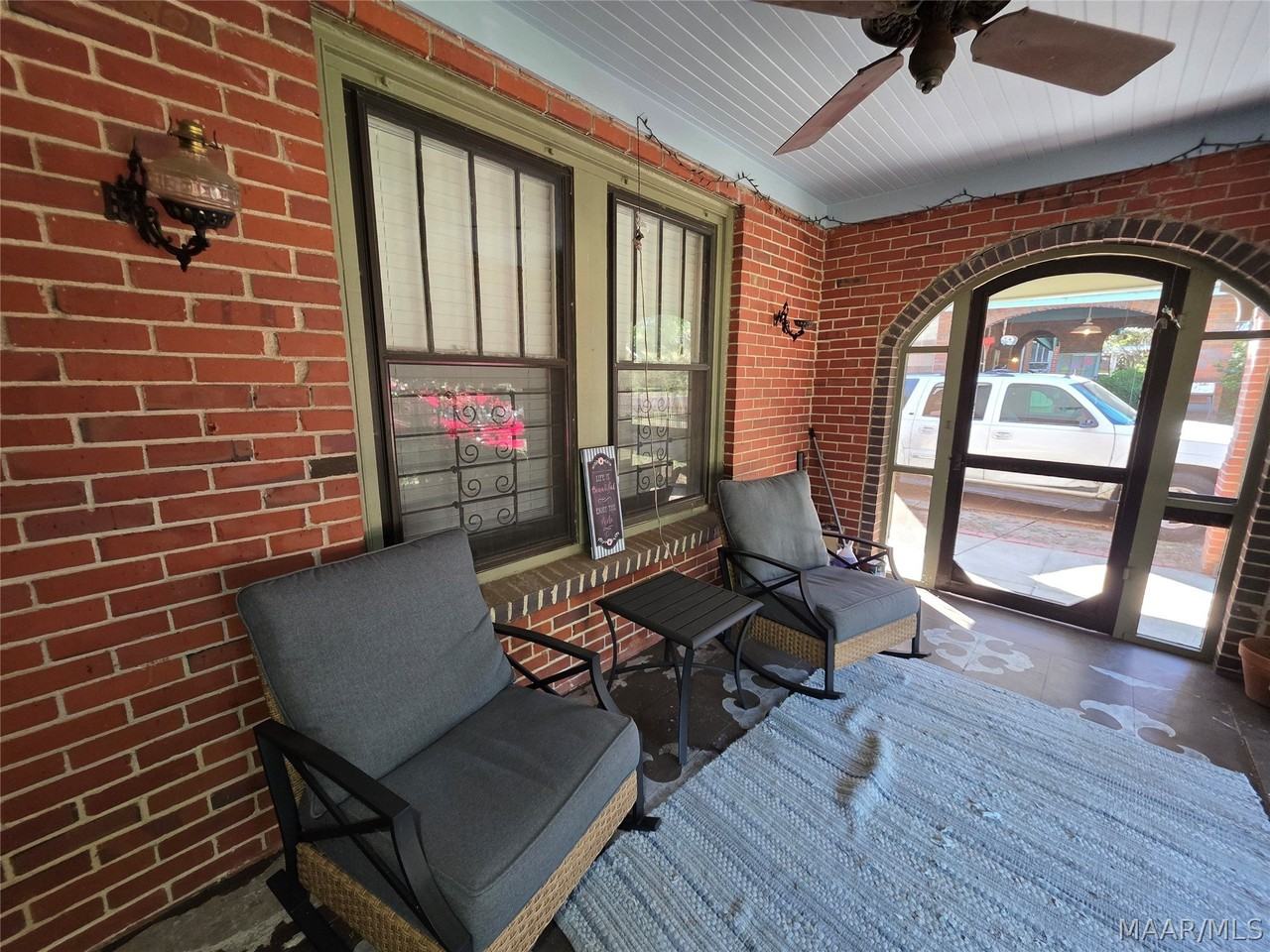1928 Winona Ave - Photo 5 of 29