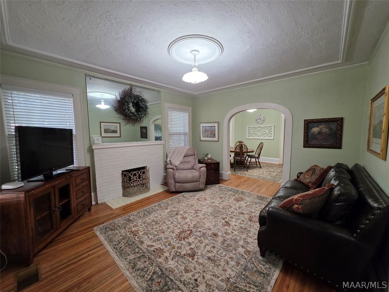 1928 Winona Ave - Photo 6 of 29