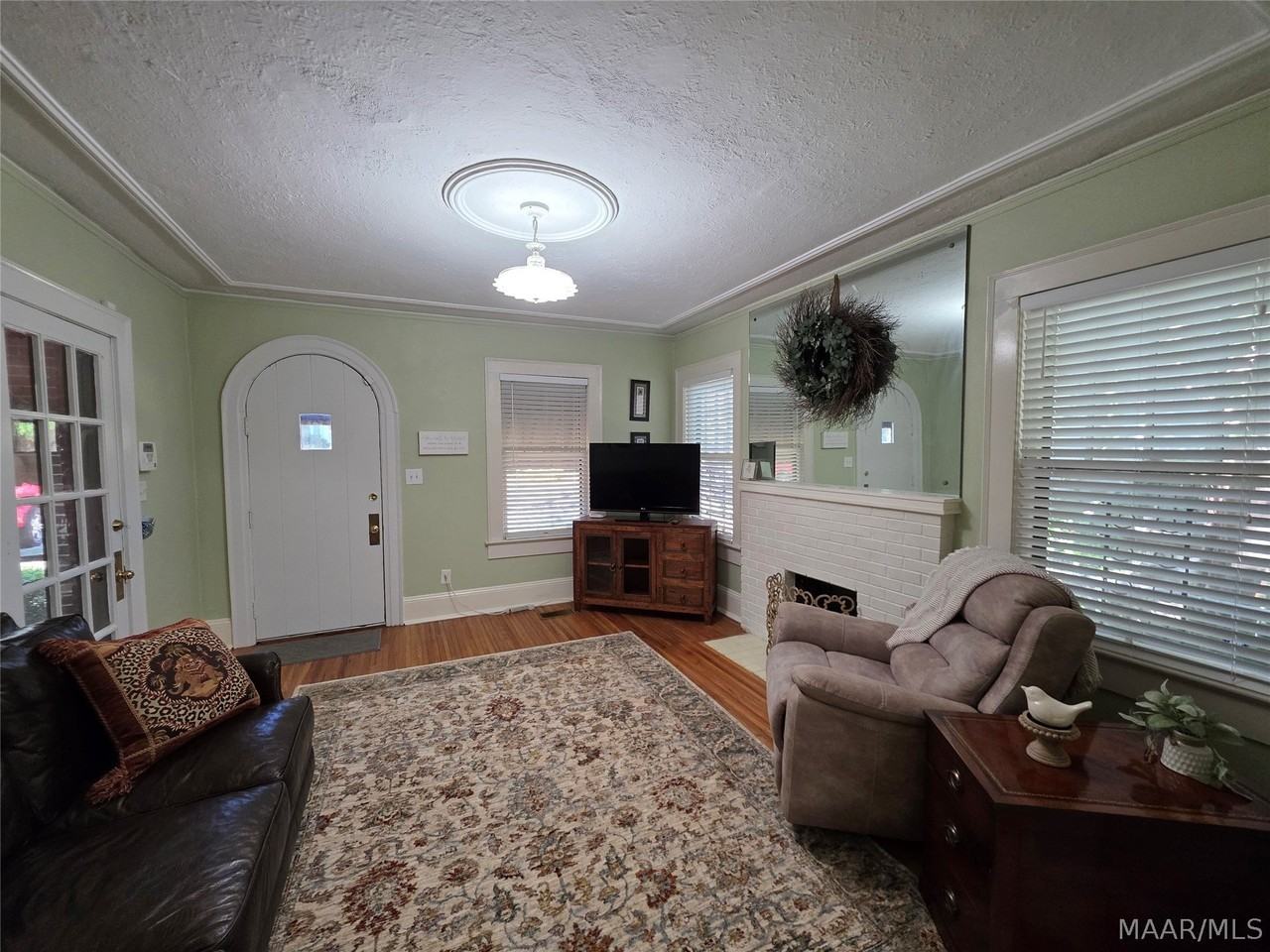 1928 Winona Ave - Photo 7 of 29