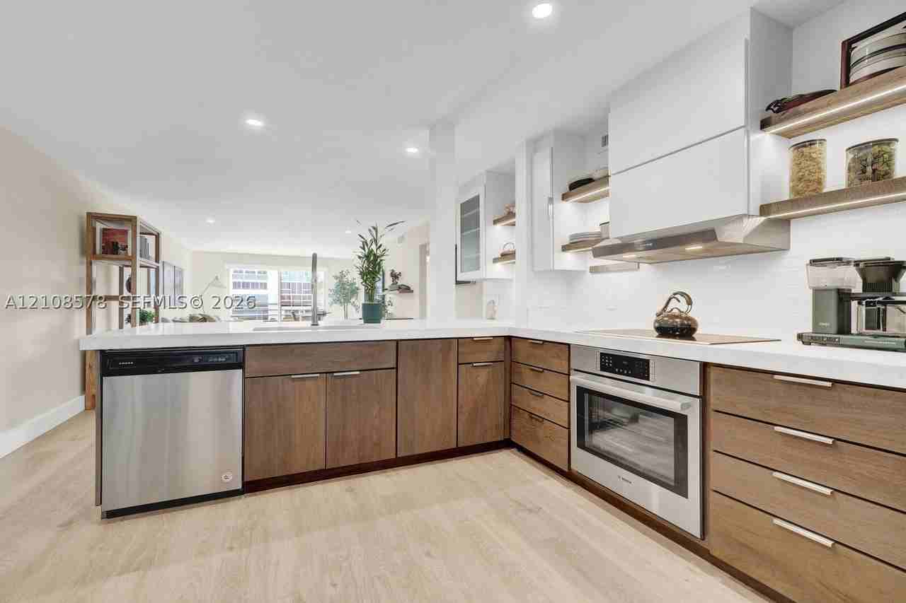 3005 Portofino Isle #N2 - Photo 4 of 24