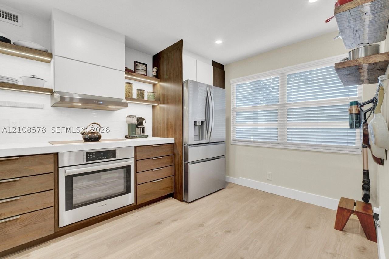 3005 Portofino Isle #N2 - Photo 5 of 24