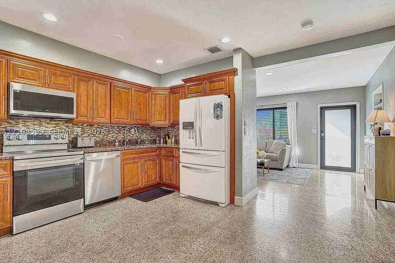 1728 Ne 17th Ter - Photo 6 of 9
