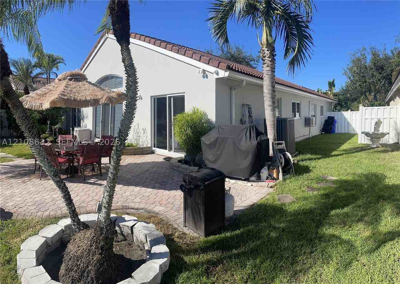 5032 Sw 34th Ter - Photo 7 of 10