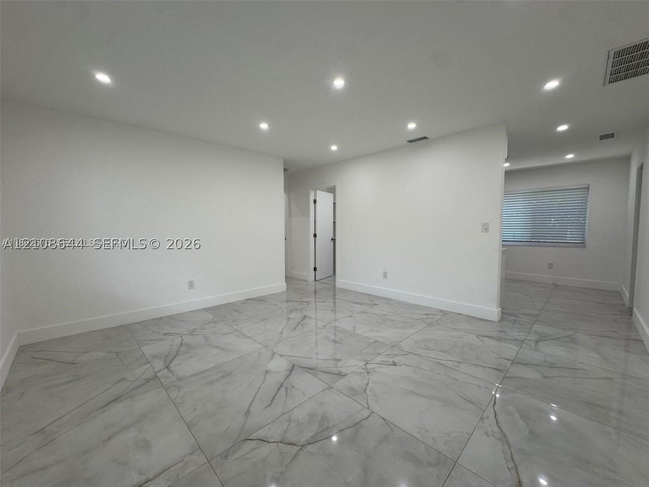 1431 N 14th Way #REAR - Photo 2 of 15