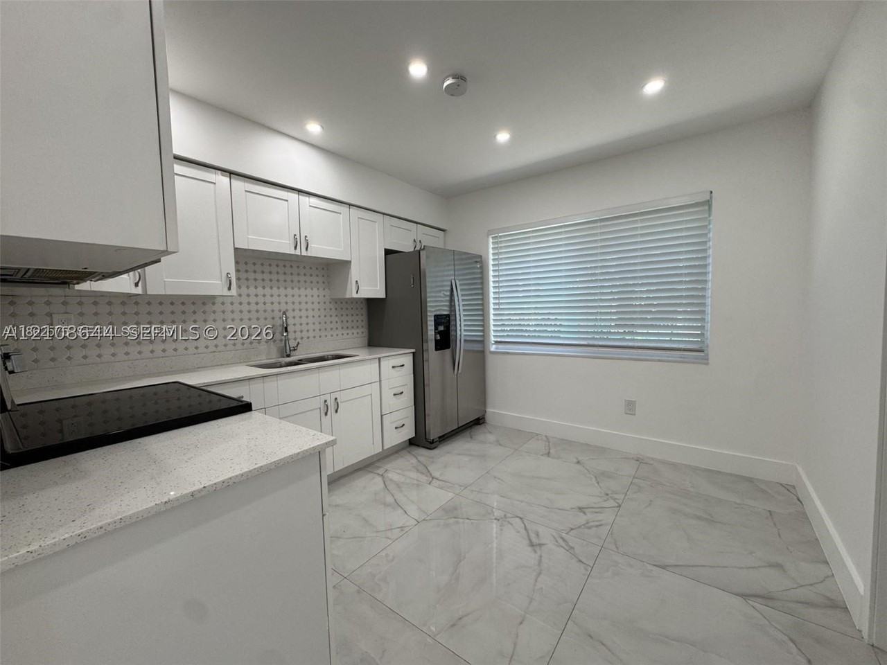 1431 N 14th Way #REAR - Photo 4 of 15