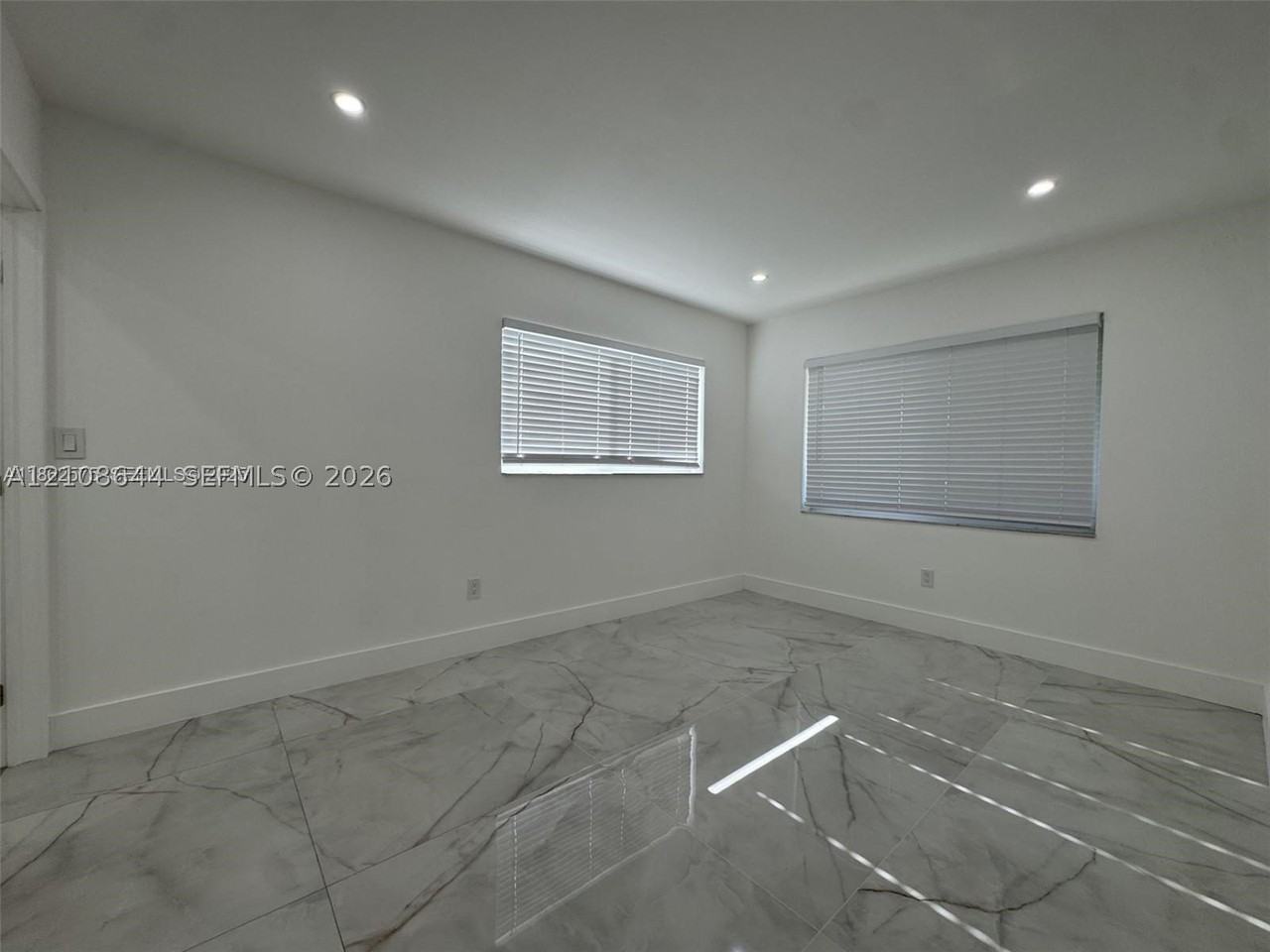 1431 N 14th Way #REAR - Photo 7 of 15
