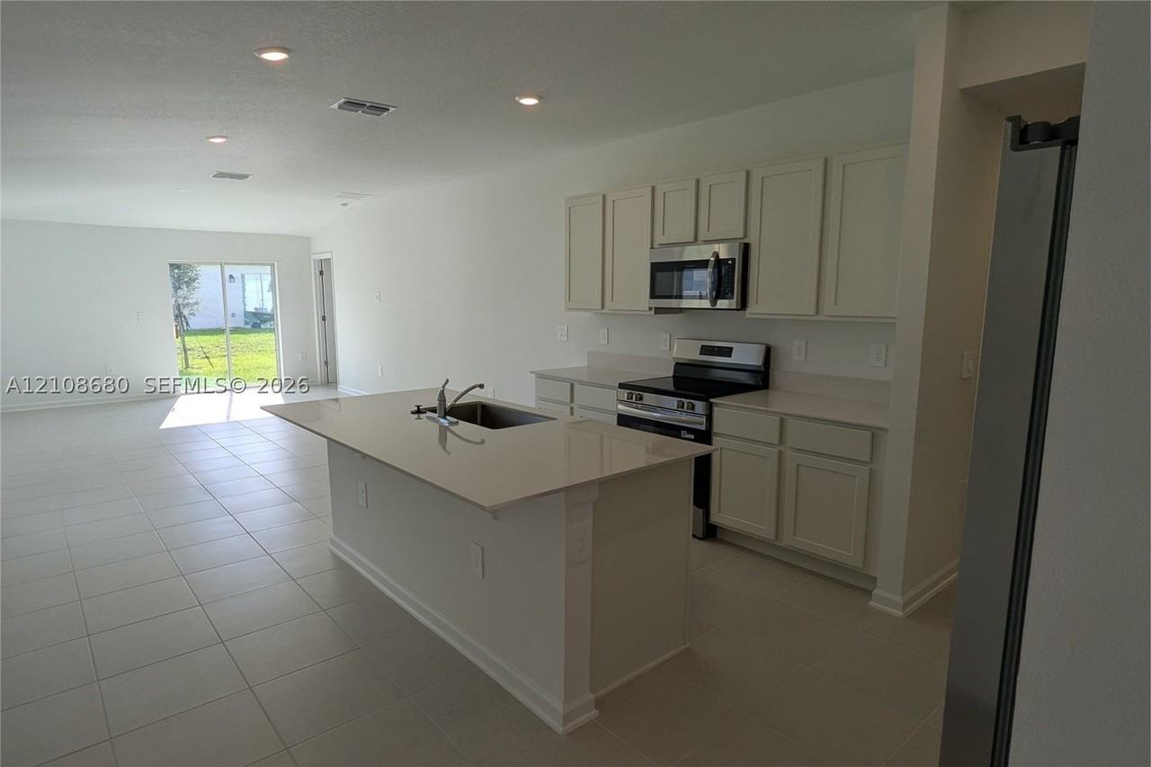 2175 CHRIS DR - Photo 3 of 17