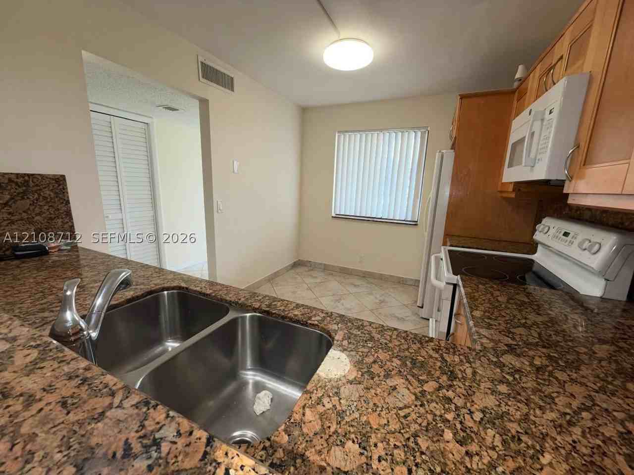 379 Lakeview Dr #205 - Photo 5 of 11