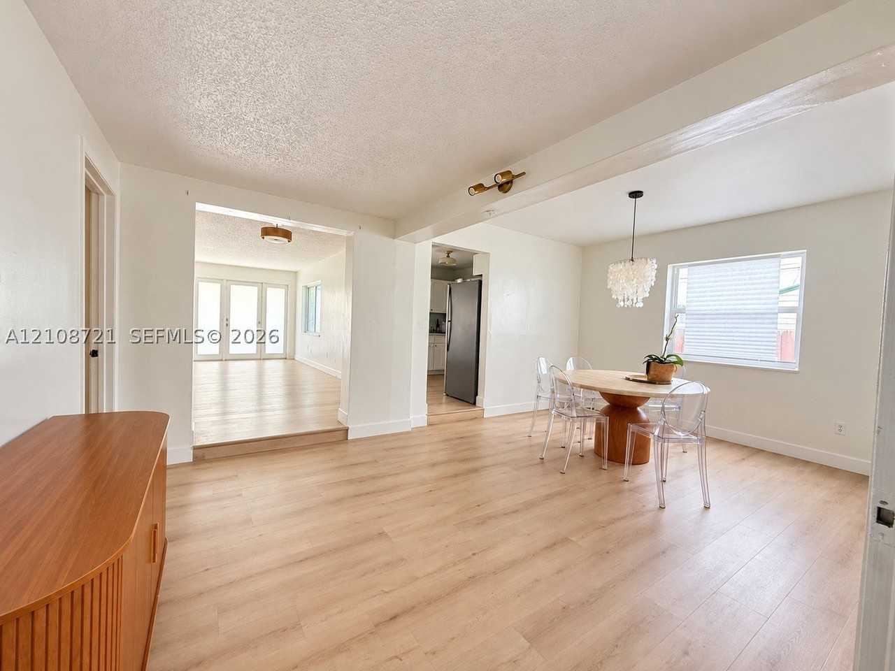 6561 Sw 32nd St - Photo 3 of 20