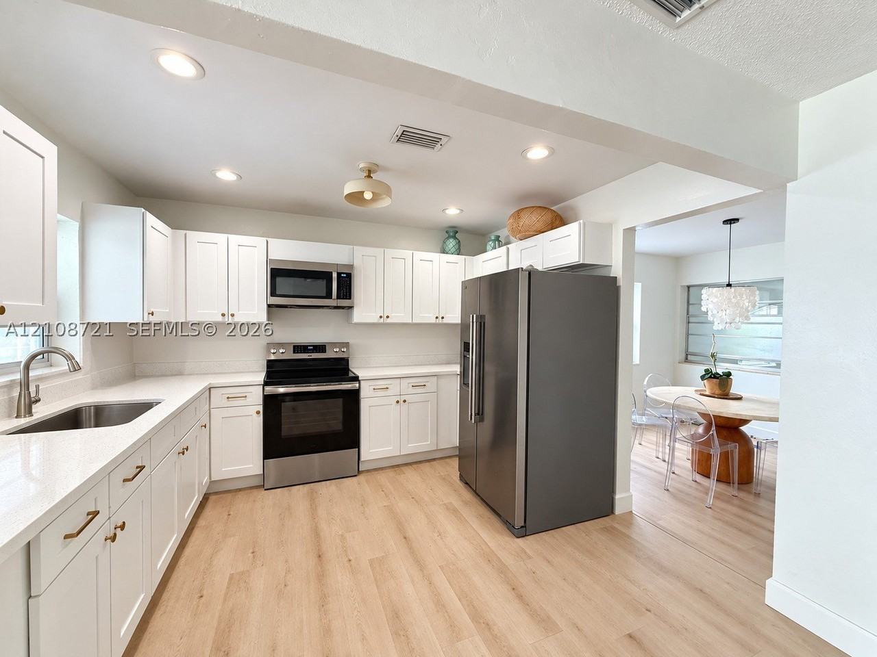 6561 Sw 32nd St - Photo 5 of 20