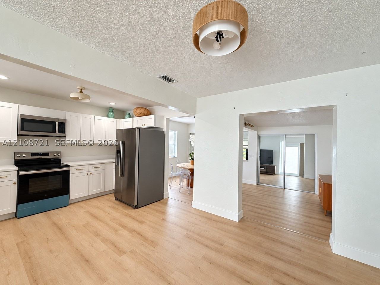 6561 Sw 32nd St - Photo 6 of 20