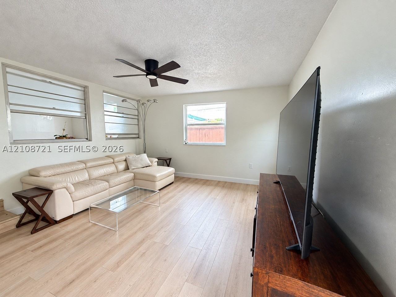 6561 Sw 32nd St - Photo 7 of 20