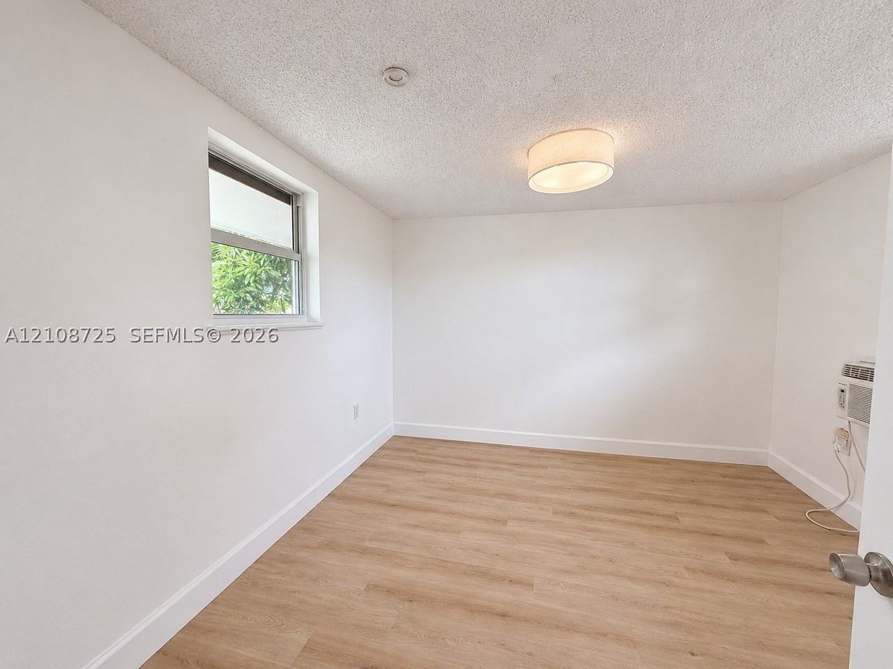 6561 Sw 32nd St - Photo 5 of 7