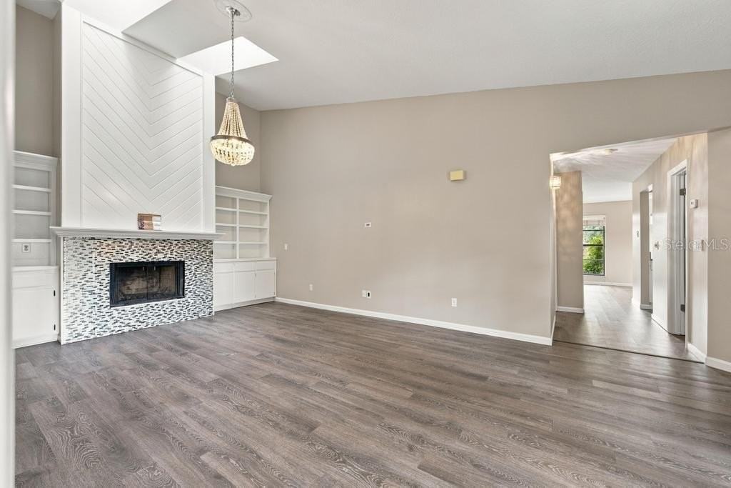 225 Heron Bay Cir - Photo 4 of 44