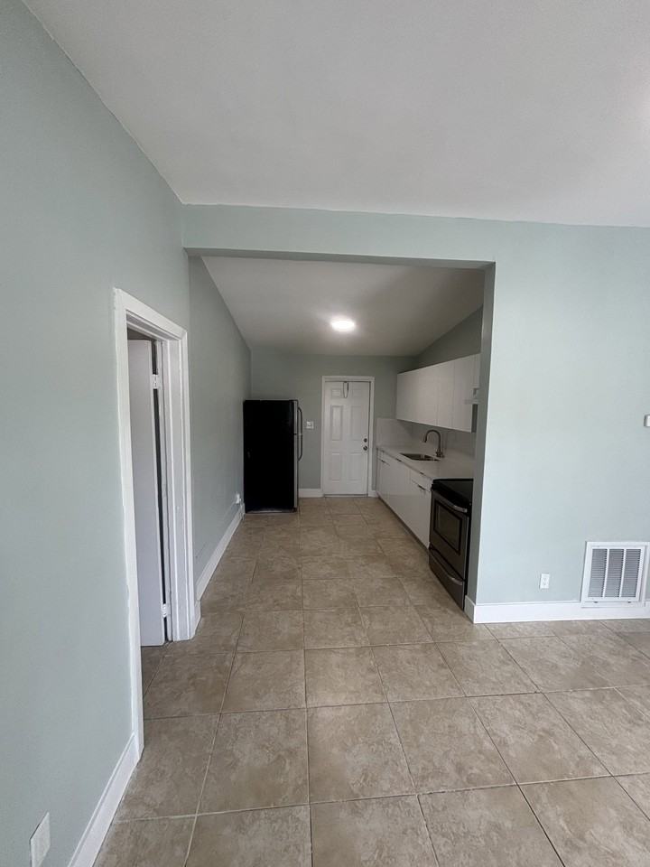 2911 Nw 11th St - Photo 4 of 8