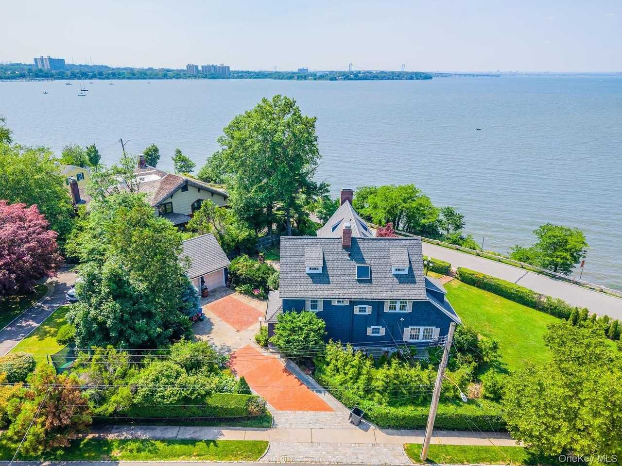 1120 Shore Rd - Photo 2 of 45