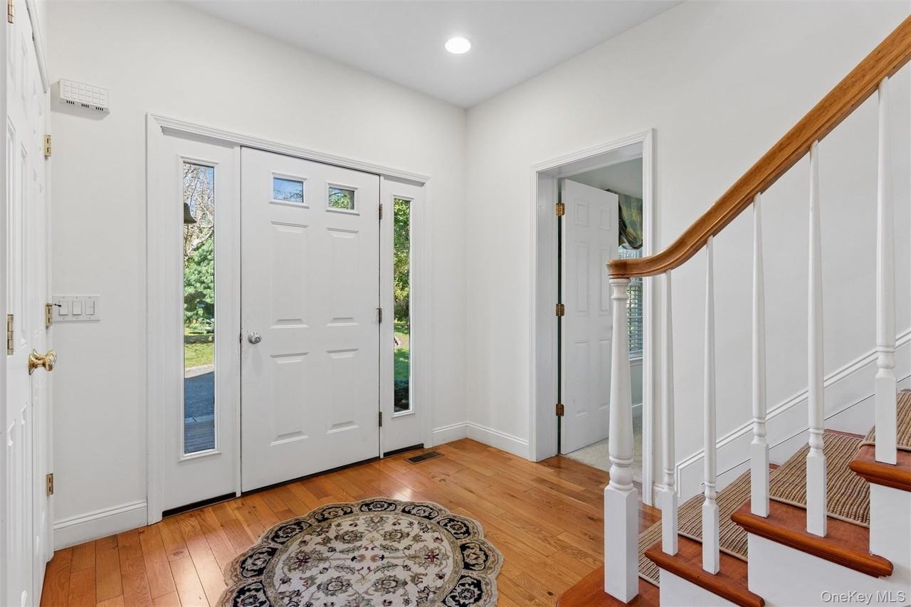 27 Lamb Ave - Photo 5 of 44