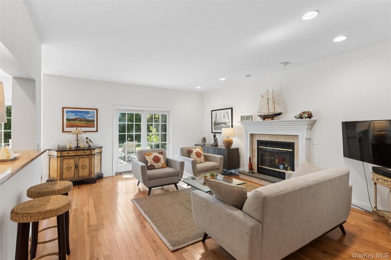 27 Lamb Ave - Photo 7 of 44