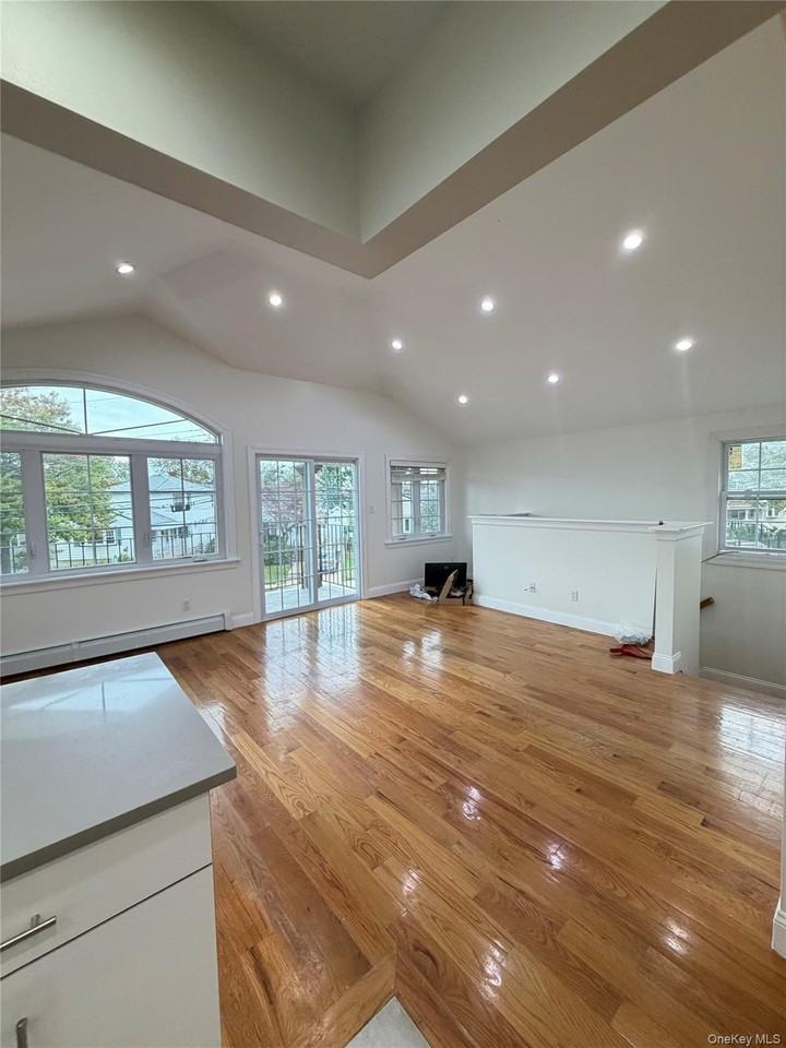 22924 Edgewood Ave #2ndFL - Photo 4 of 16