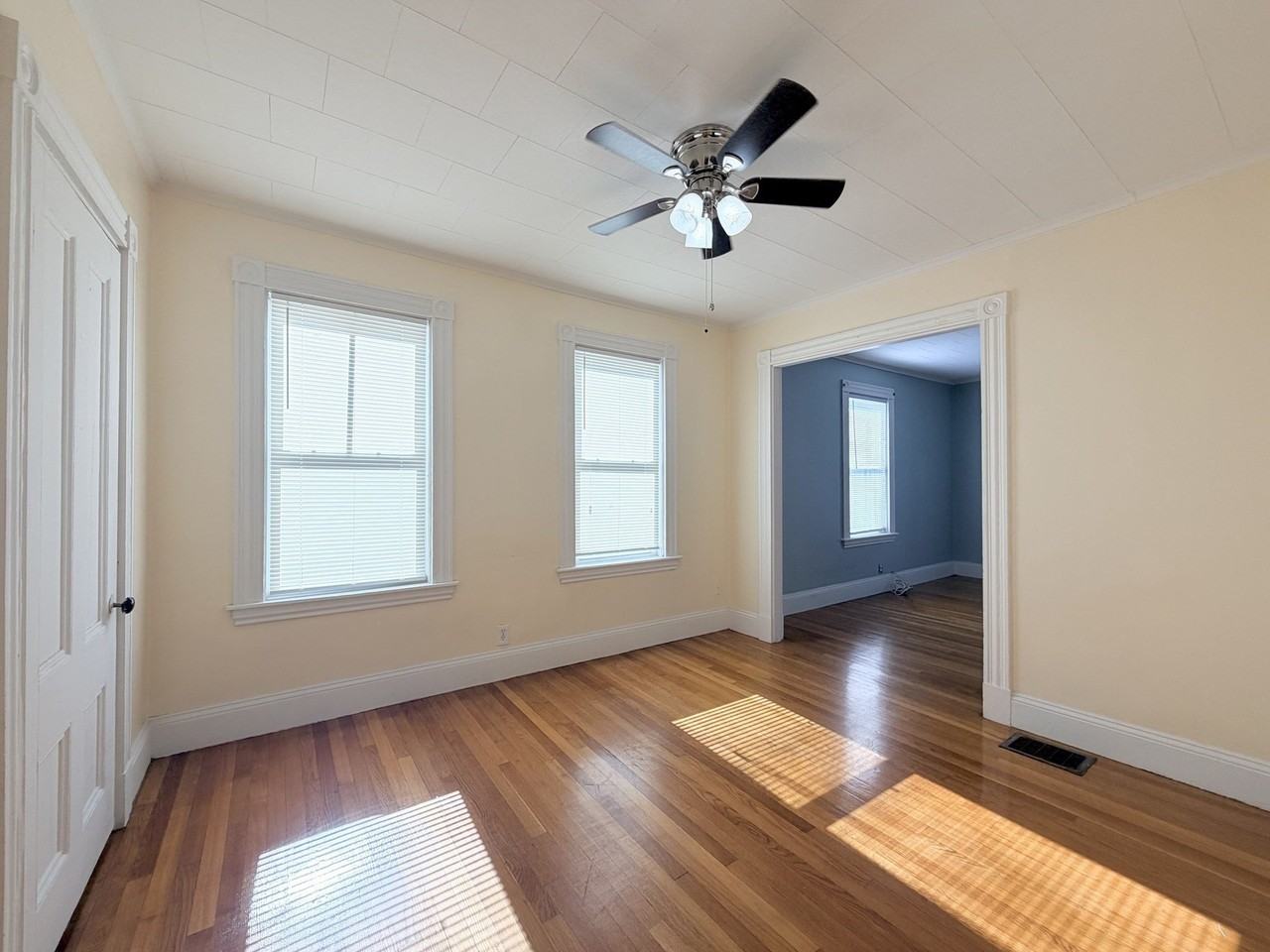 32 Harding Ave - Photo 4 of 19