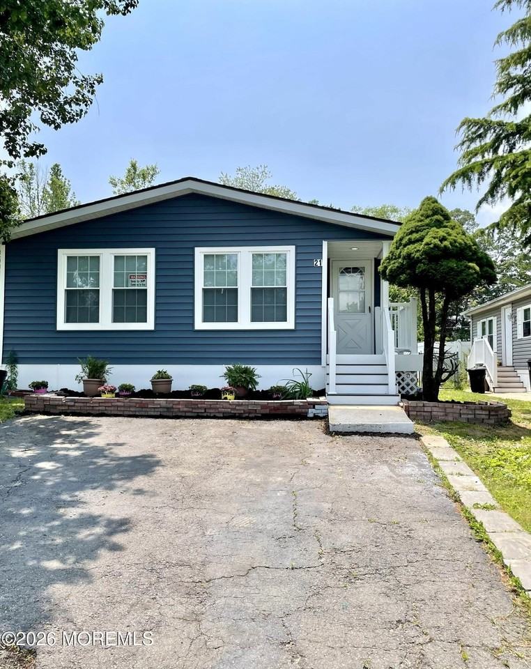 21 Forest Dr