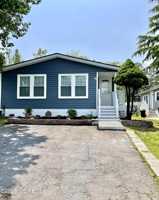 featured image of 21 Forest Dr