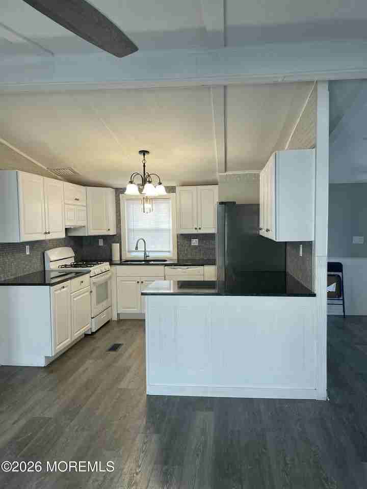 21 Forest Dr - Photo 4 of 11