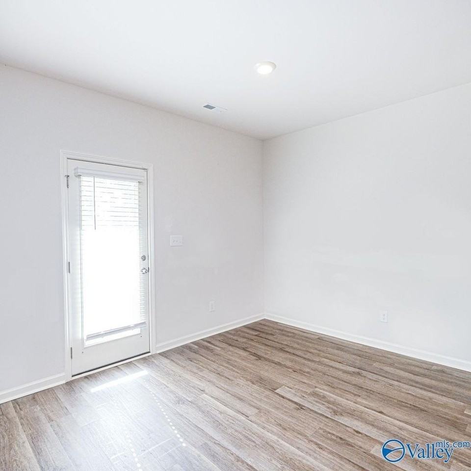 121 Maple Spring Trl - Photo 5 of 25