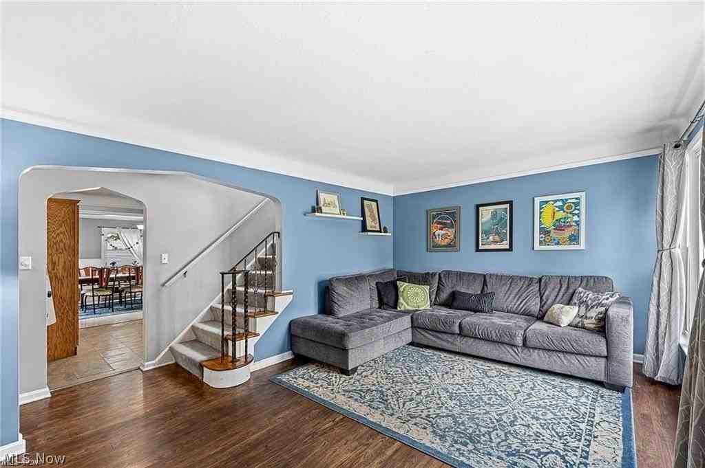 1331 Genesee Ave - Photo 2 of 23