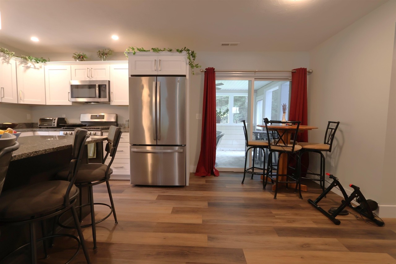 60 Marshall Rd #A - Photo 7 of 24