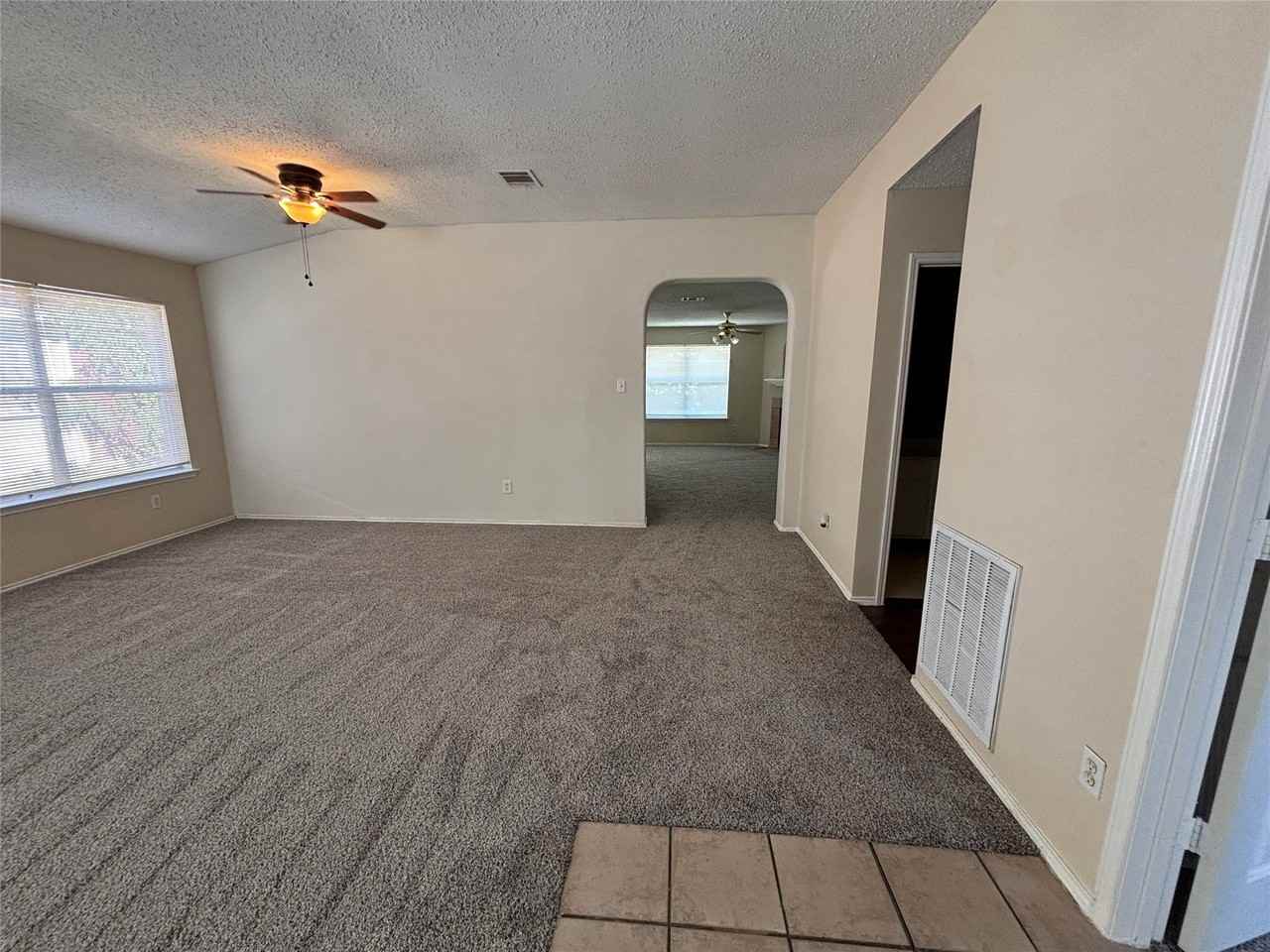 4716 Lee Hutson Ln - Photo 3 of 18