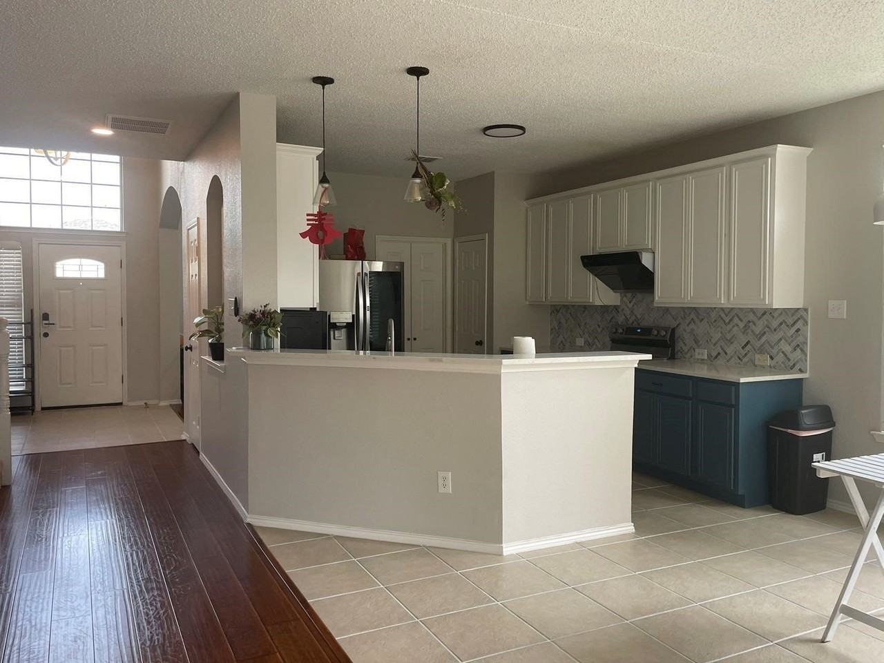 106 N Alder Dr - Photo 2 of 15