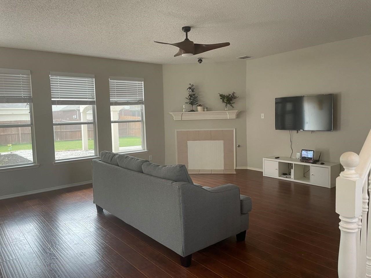 106 N Alder Dr - Photo 3 of 15