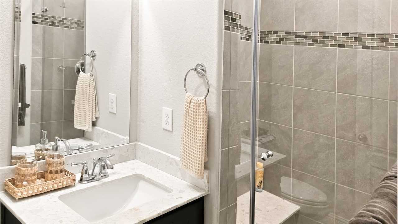 5305 Dallas Red Ct - Photo 7 of 31