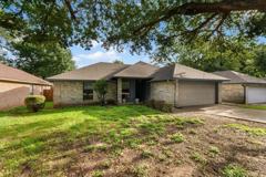 208 Pecan Dr - Photo 1 of 1