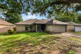 208 Pecan Dr - Photo 1 of 1