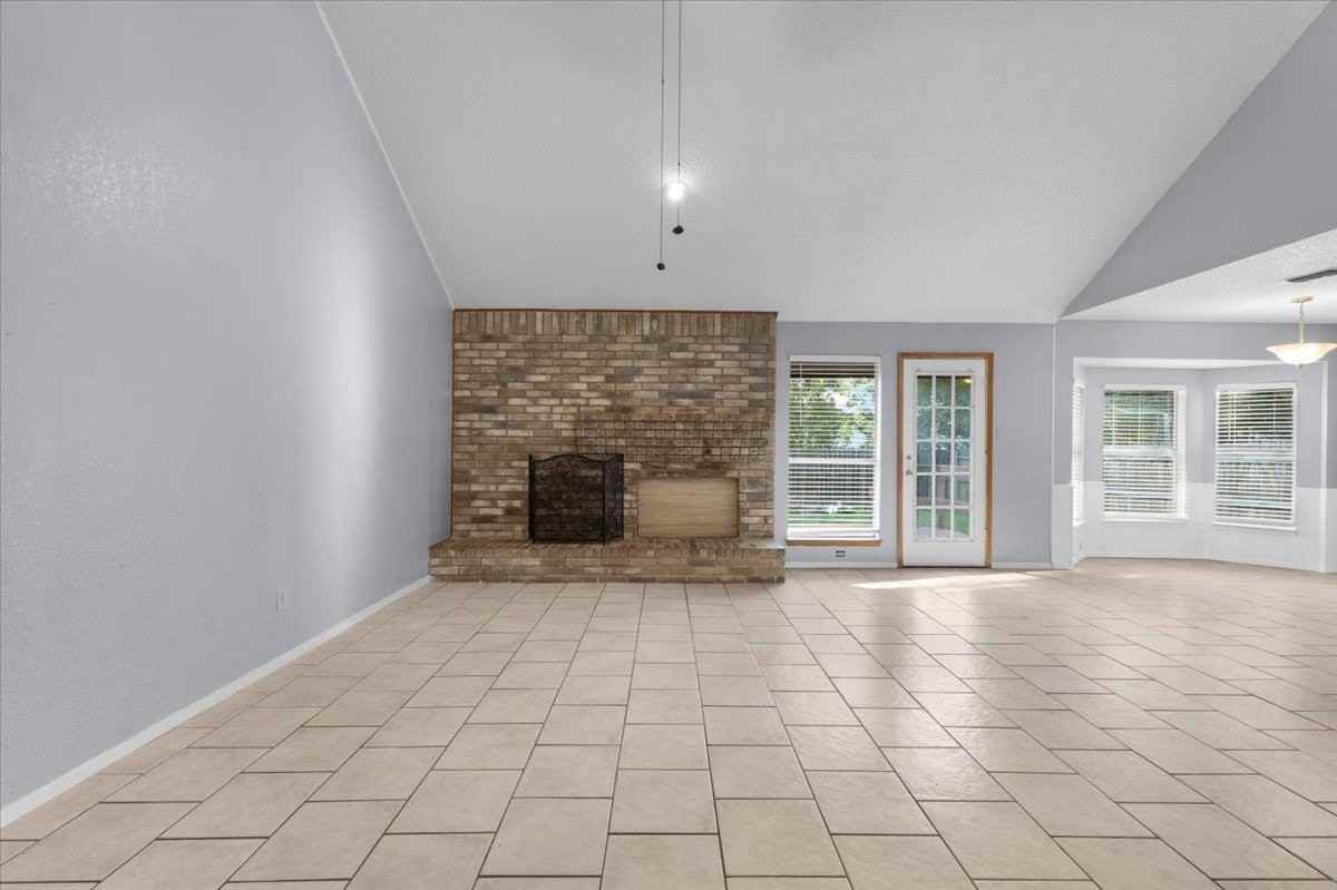 208 Pecan Dr - Photo 5 of 19