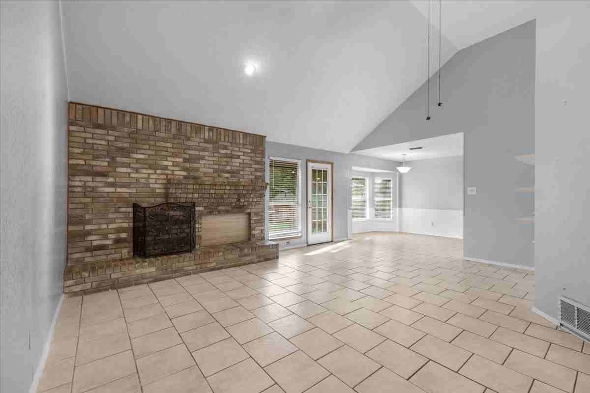 208 Pecan Dr - Photo 6 of 19