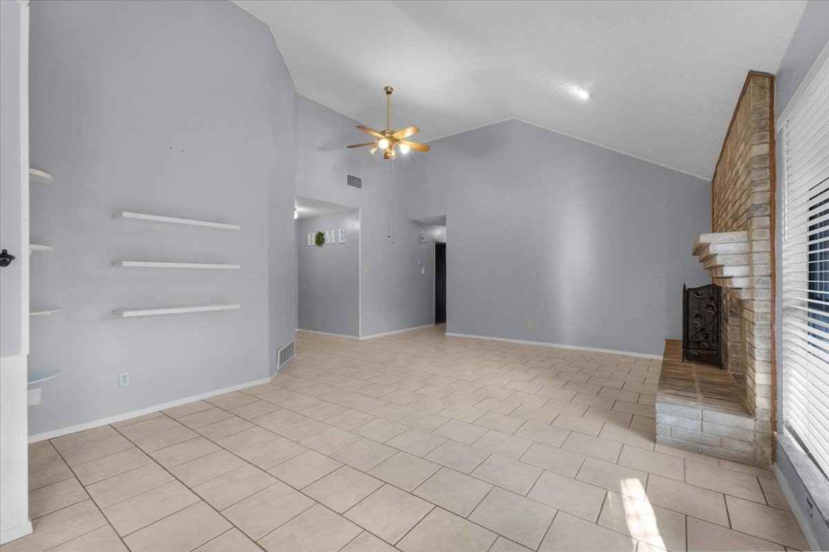 208 Pecan Dr - Photo 7 of 19