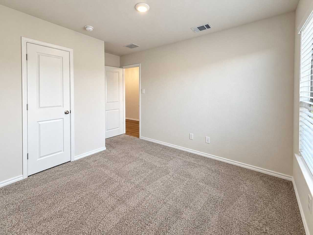 147 Mapleoak Dr - Photo 3 of 24