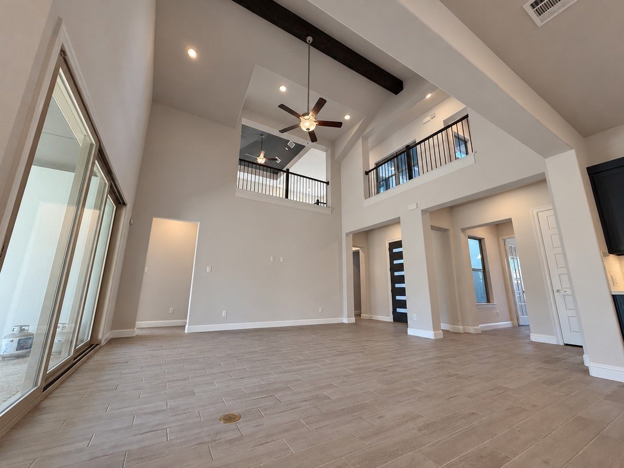 943 Marie Dr - Photo 4 of 39