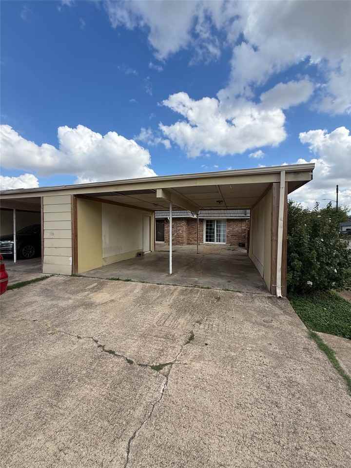 6342 Walraven Cir - Photo 4 of 7