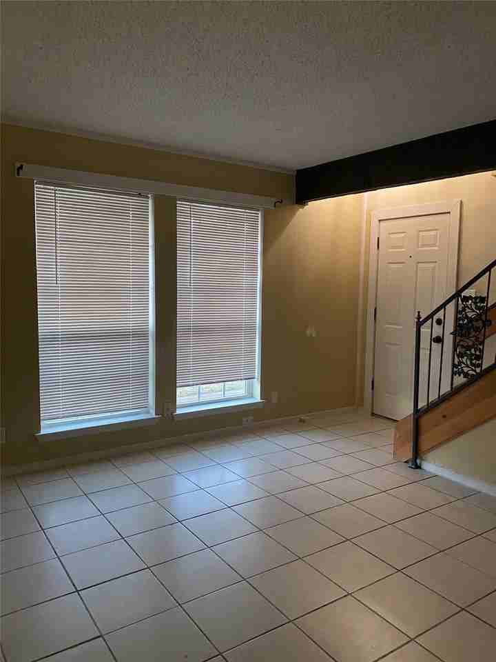 6342 Walraven Cir - Photo 6 of 7